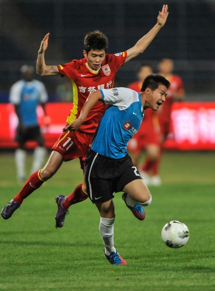 当年横亘在 当年横亘在